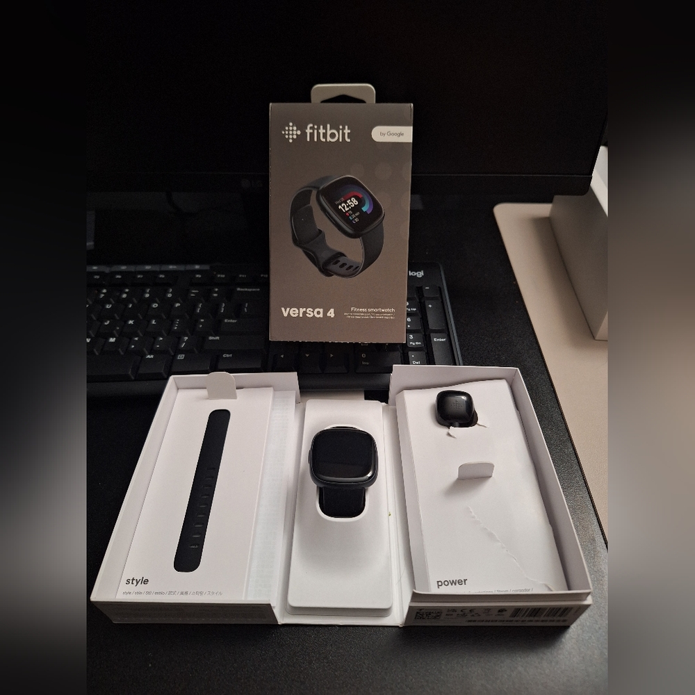 Fitbit Versa 4 - Open Box Perfect Condition
